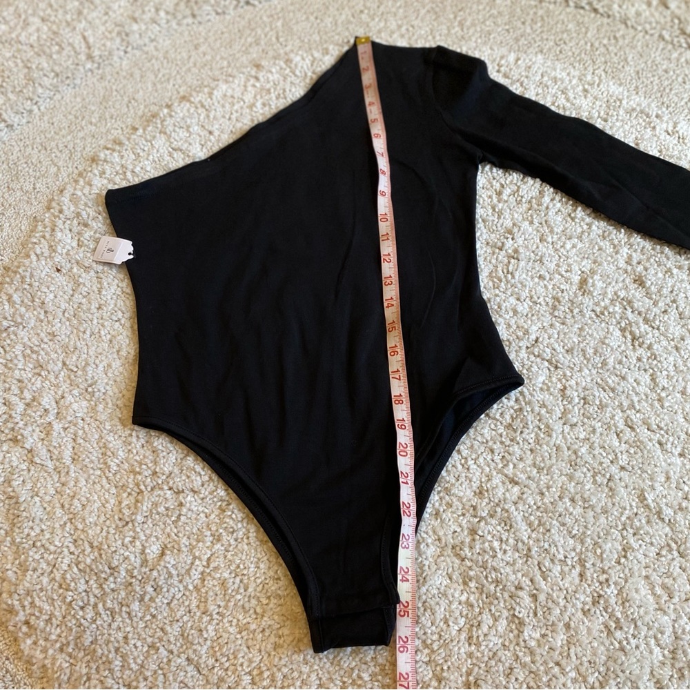 Black bodysuit one sleeve open shoulder size medium and large NWT - Picture 7 of 13